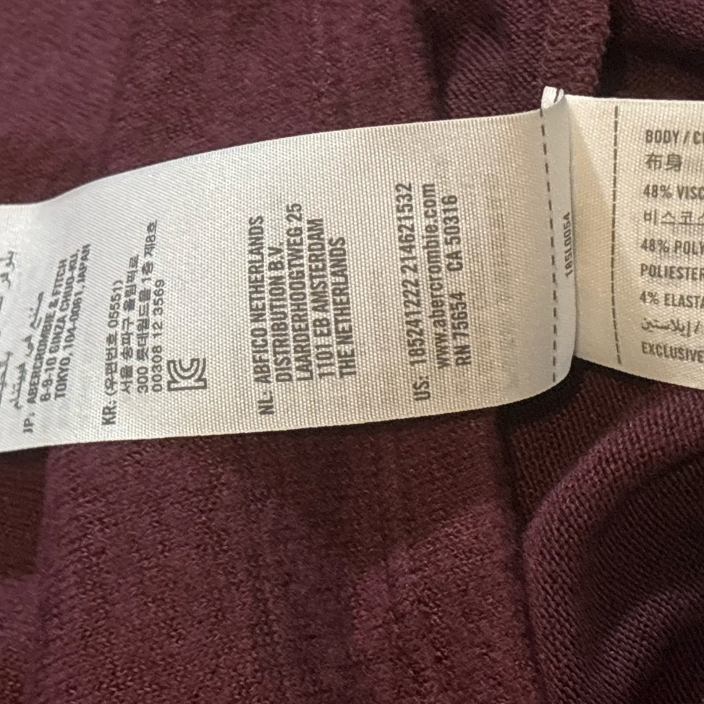NWT Abercrombie & Fitch Women’s M Burgundy Long Sleeve Henley Top Soft - Picture 9 of 9